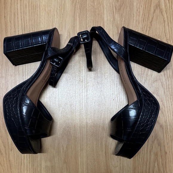 Chinese laundry size 8.5 women’s  Croc-Embossed Women's Heels - Picture 3 of 9